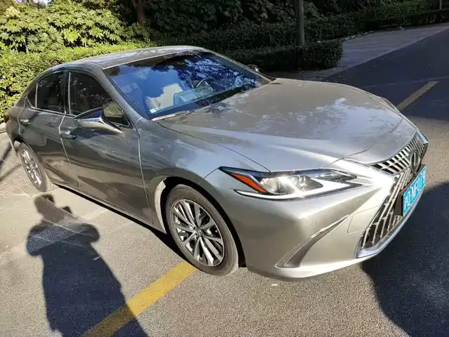 LEXUS ES 2023