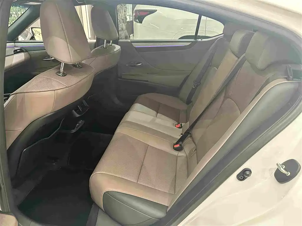 Lexus ES — миниатюра 13