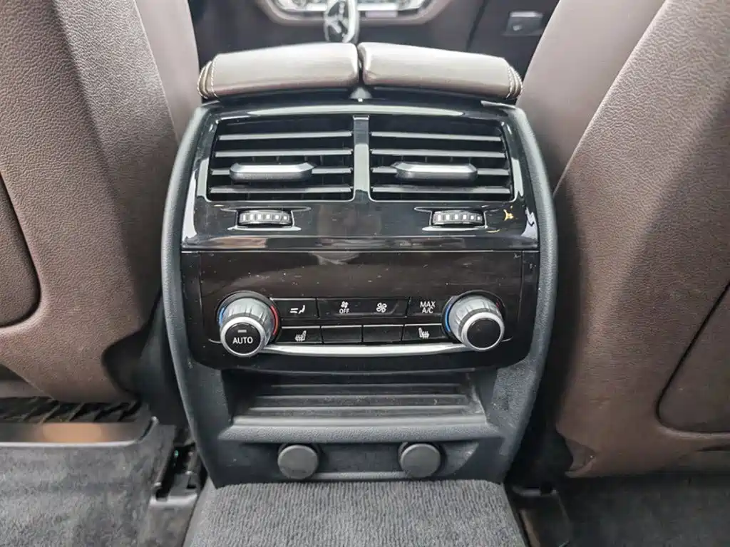 BMW 5 Series — миниатюра 15