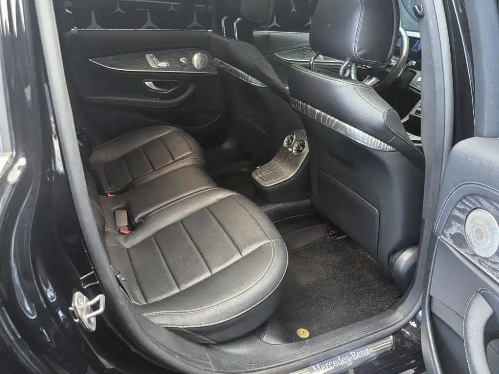 Mercedes-Benz E-Class — миниатюра 8