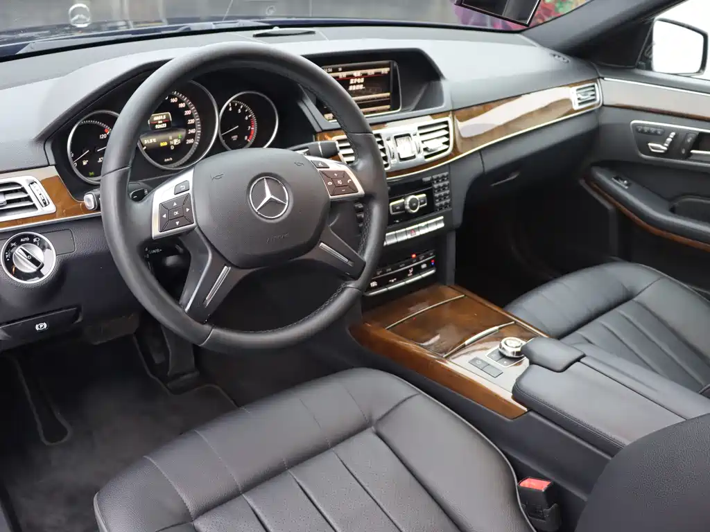 Mercedes-Benz E-Class — миниатюра 6