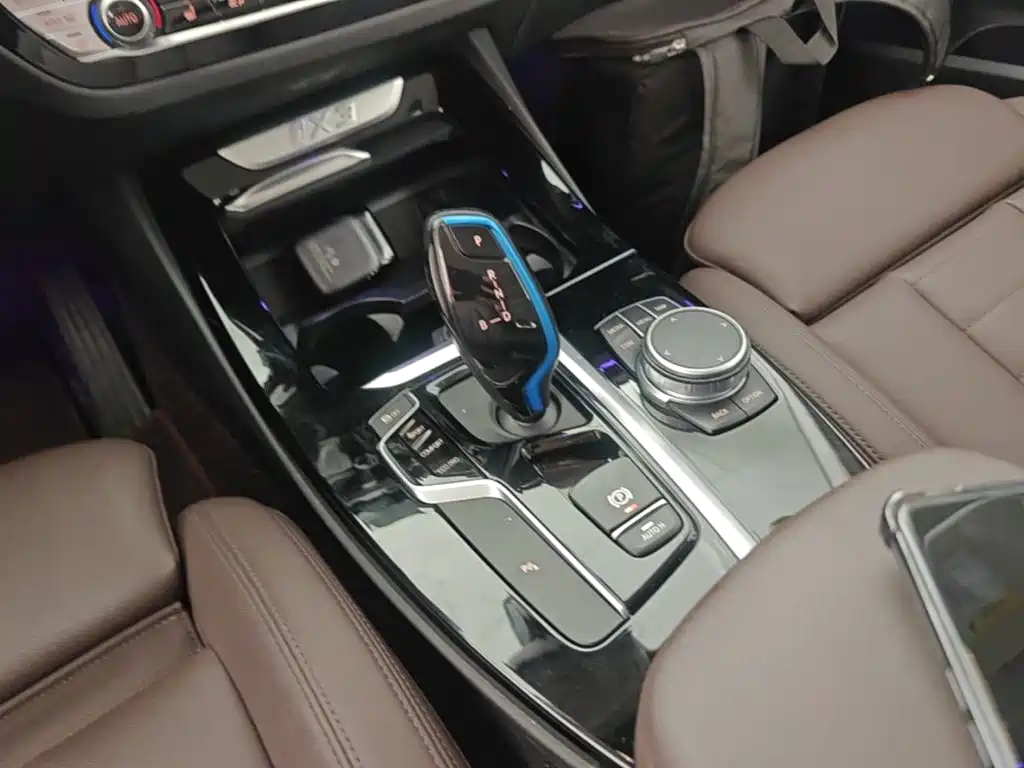 BMW iX3 — миниатюра 14