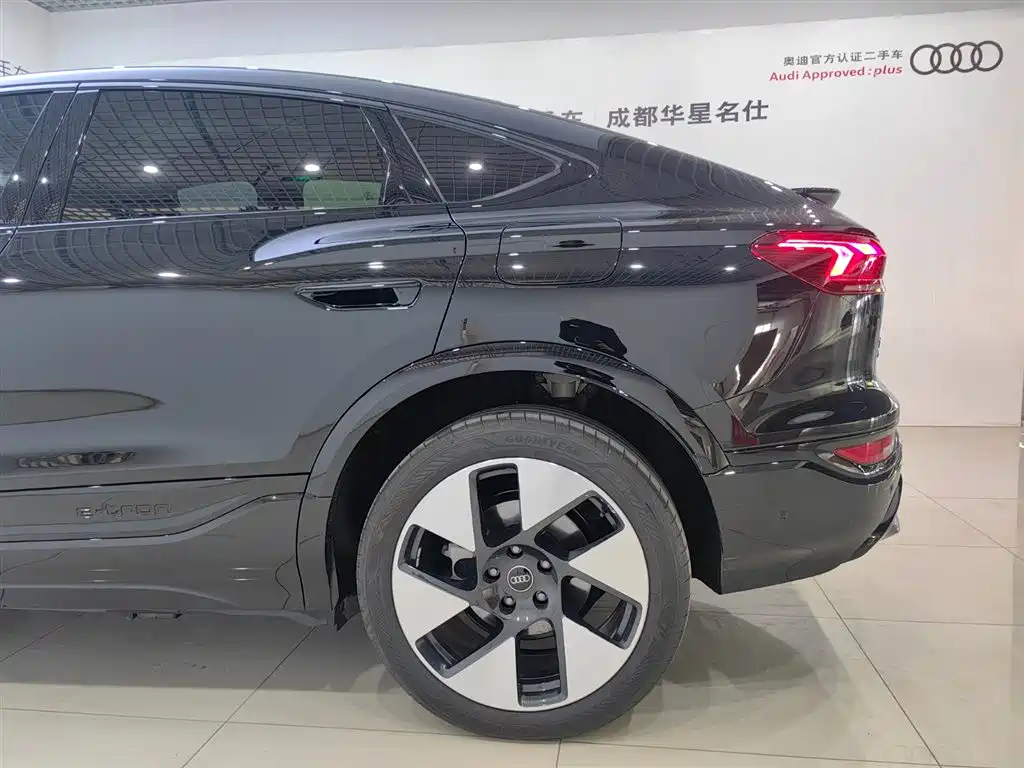 AUDI Q6L SPORTBACK E TRON