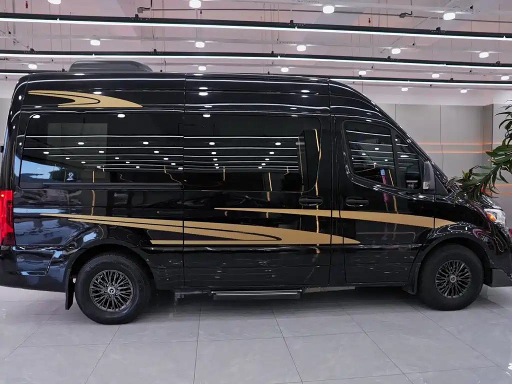Mercedes-Benz Sprinter 2024 2.0L AT
