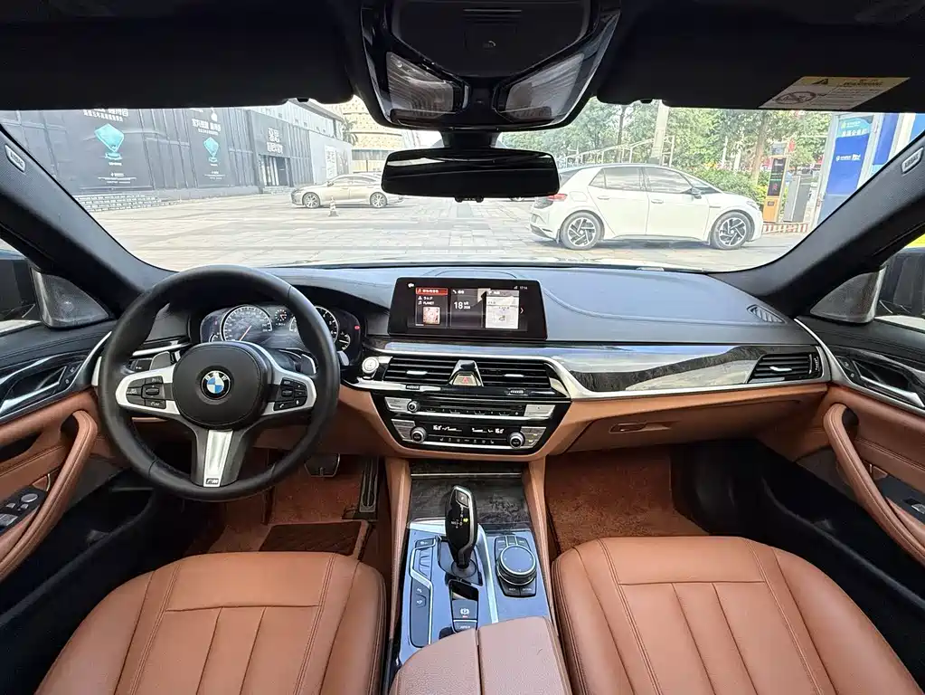 BMW 5 Series — миниатюра 8