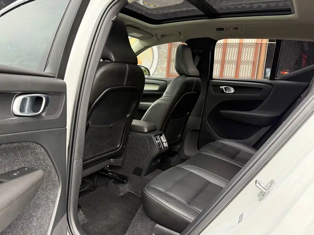 Volvo XC40 — миниатюра 7