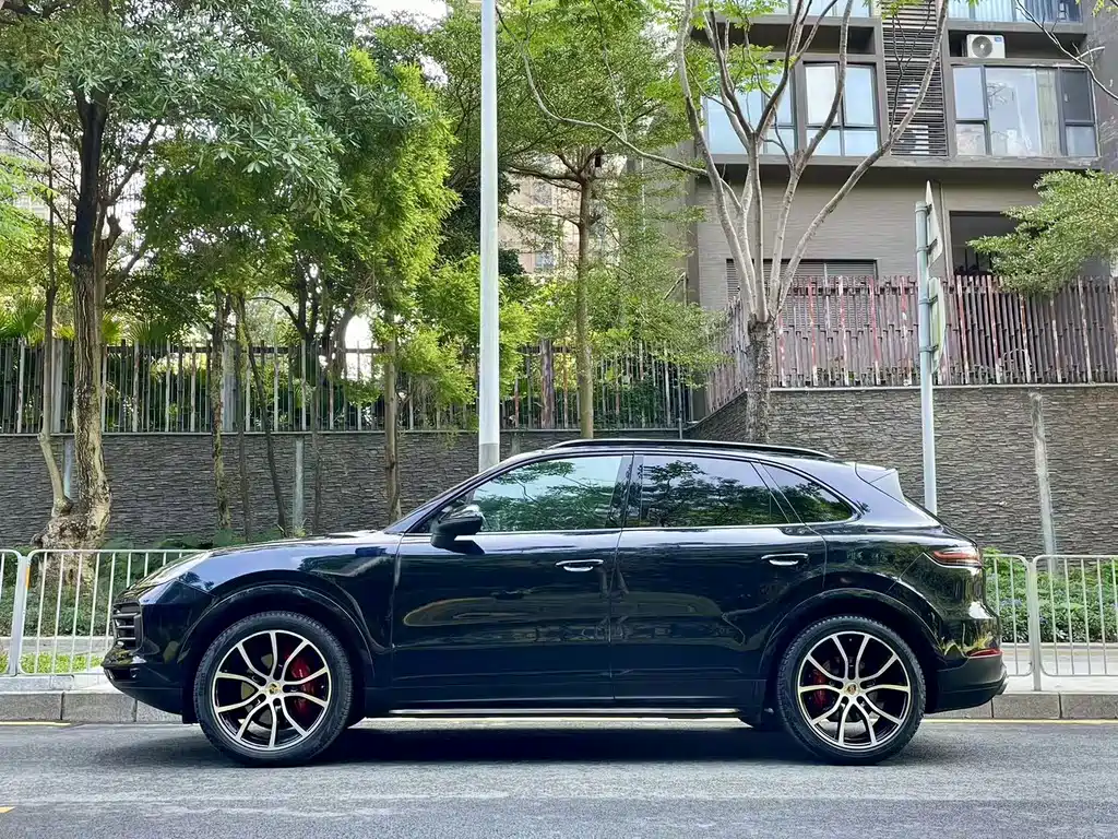 PORSCHE CAYENNE