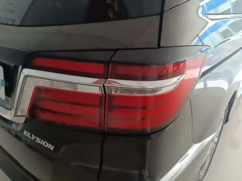 Honda Elysion — миниатюра 8