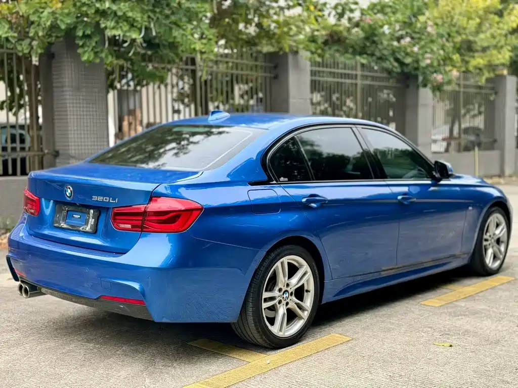 BMW 3 SERIES