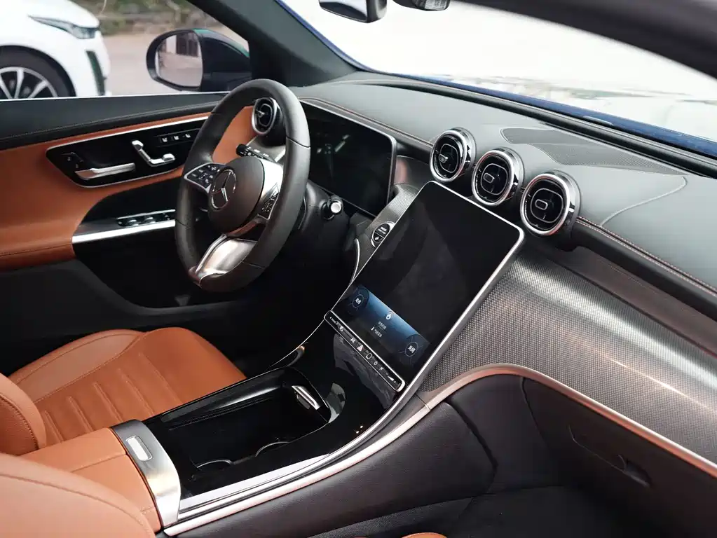 Mercedes-Benz GLC 2023 GLC 260 L 4MATIC 5 мест