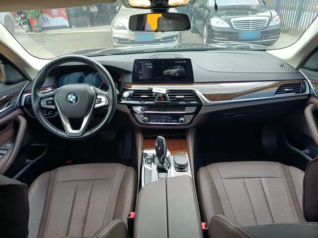 BMW 5 Series — миниатюра 6