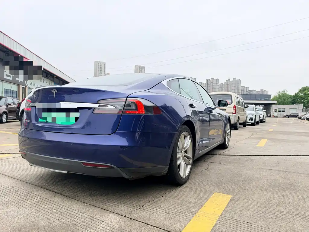 Tesla Model S — миниатюра 7