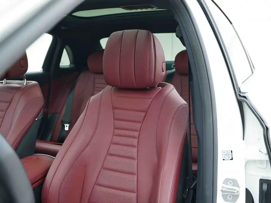 Mercedes-Benz E-Class — миниатюра 11