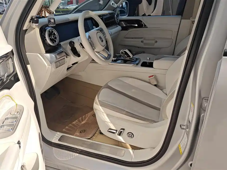 TANK CO CREATION TANK 300