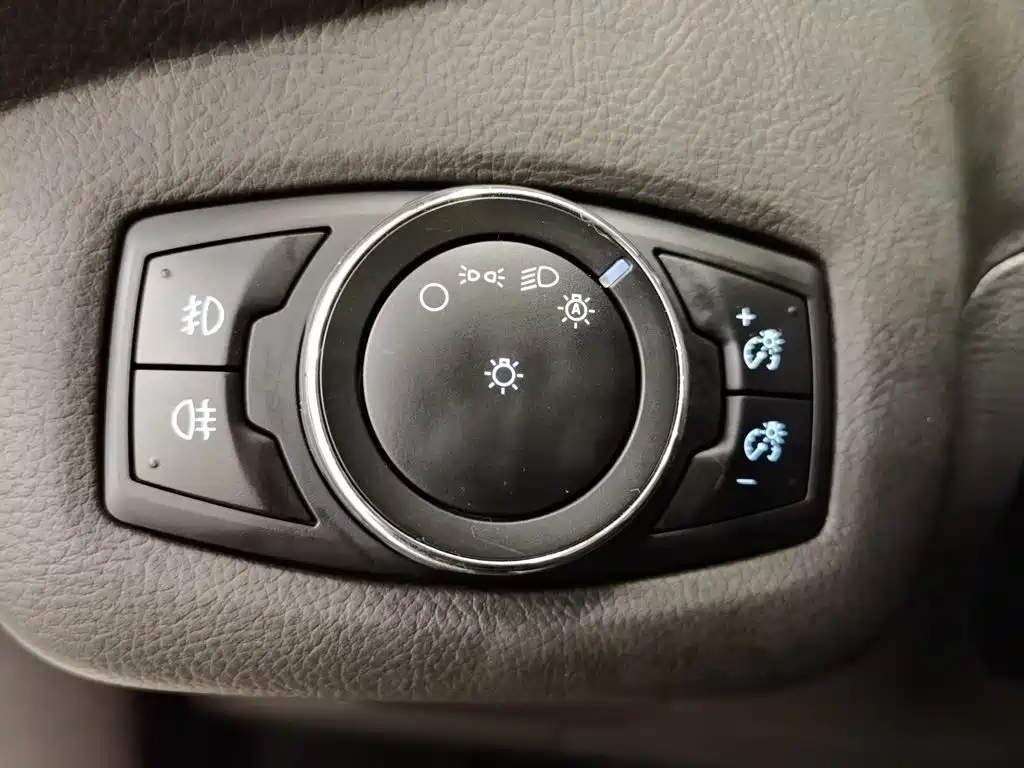 Ford Kuga — миниатюра 21