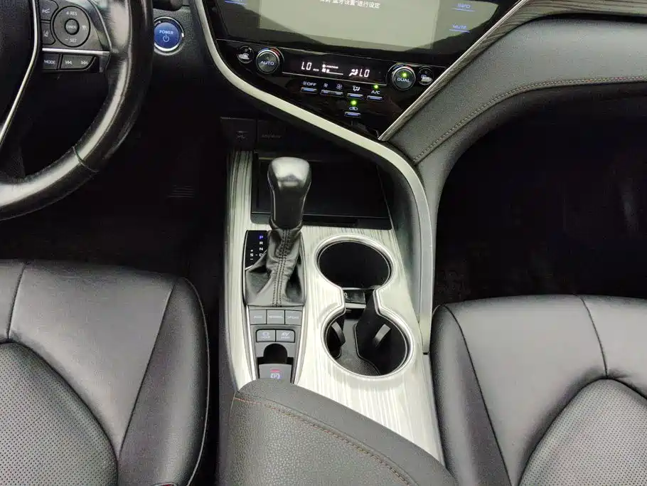 Toyota Camry — миниатюра 16