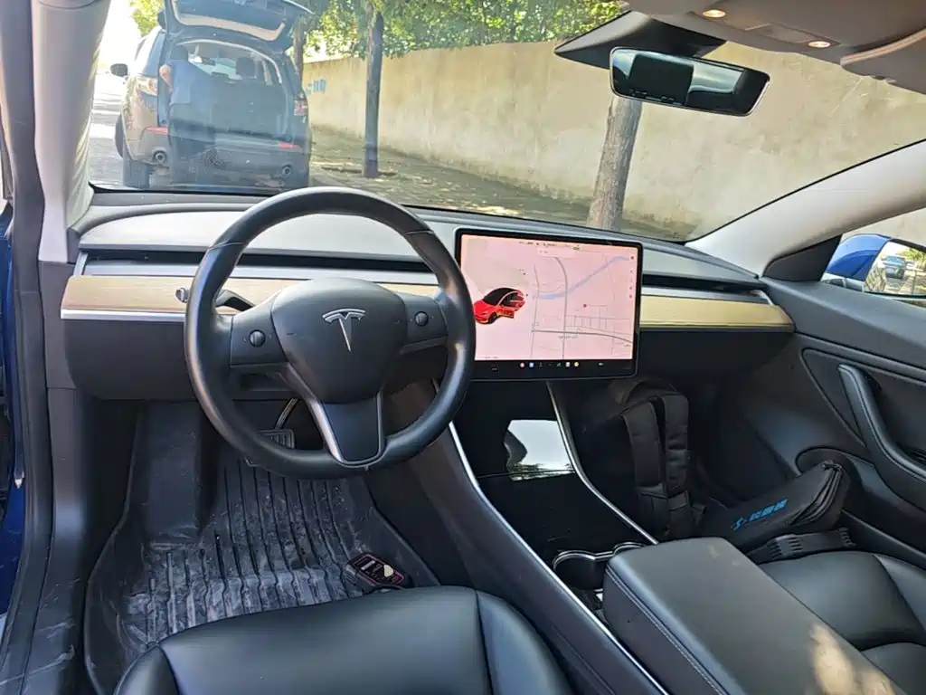 Tesla Model 3 — миниатюра 10