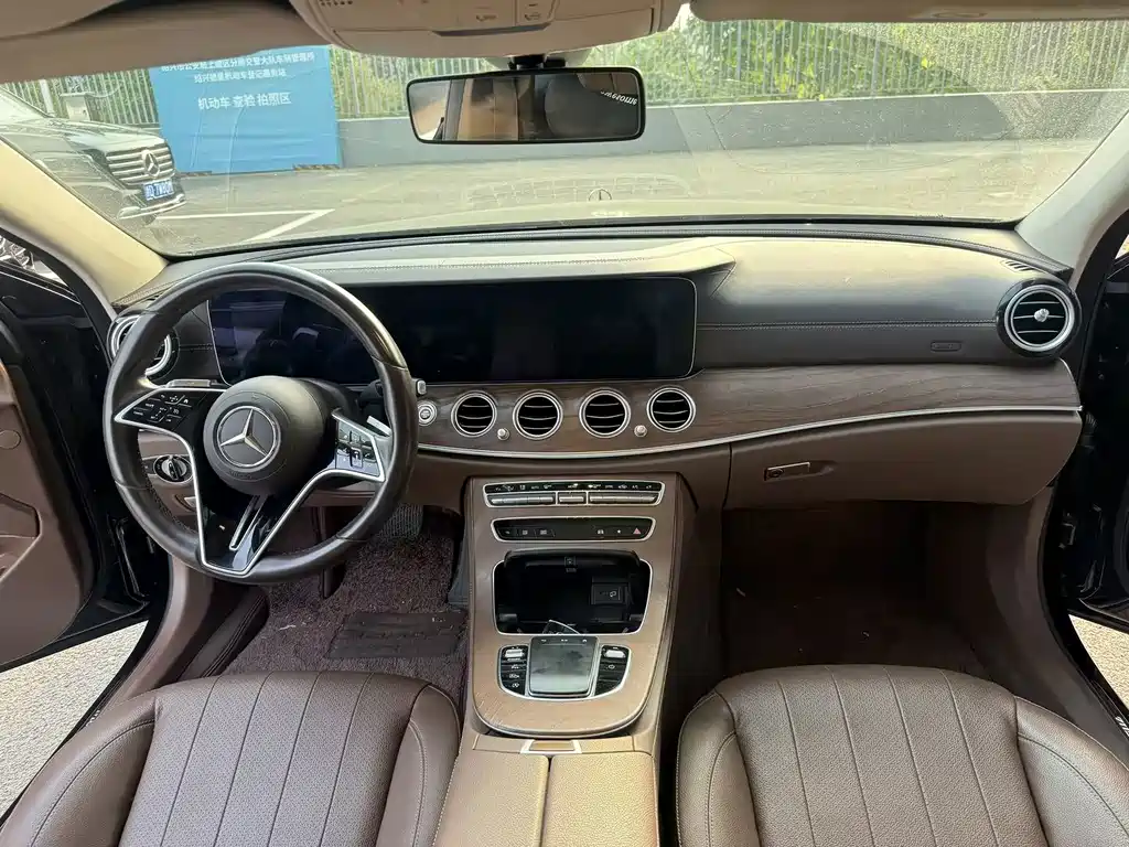 Mercedes-Benz E-Class — миниатюра 6
