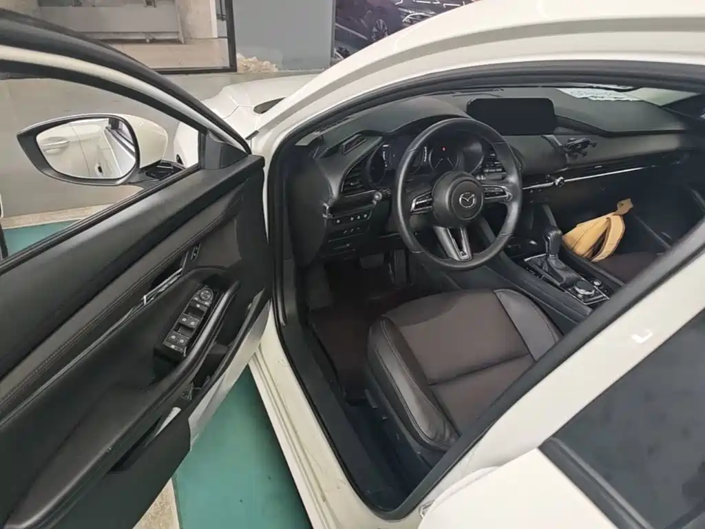 Mazda 3 Axela — миниатюра 16