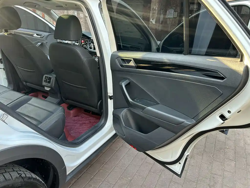 VOLKSWAGEN T ROC EXPLORING SONGS