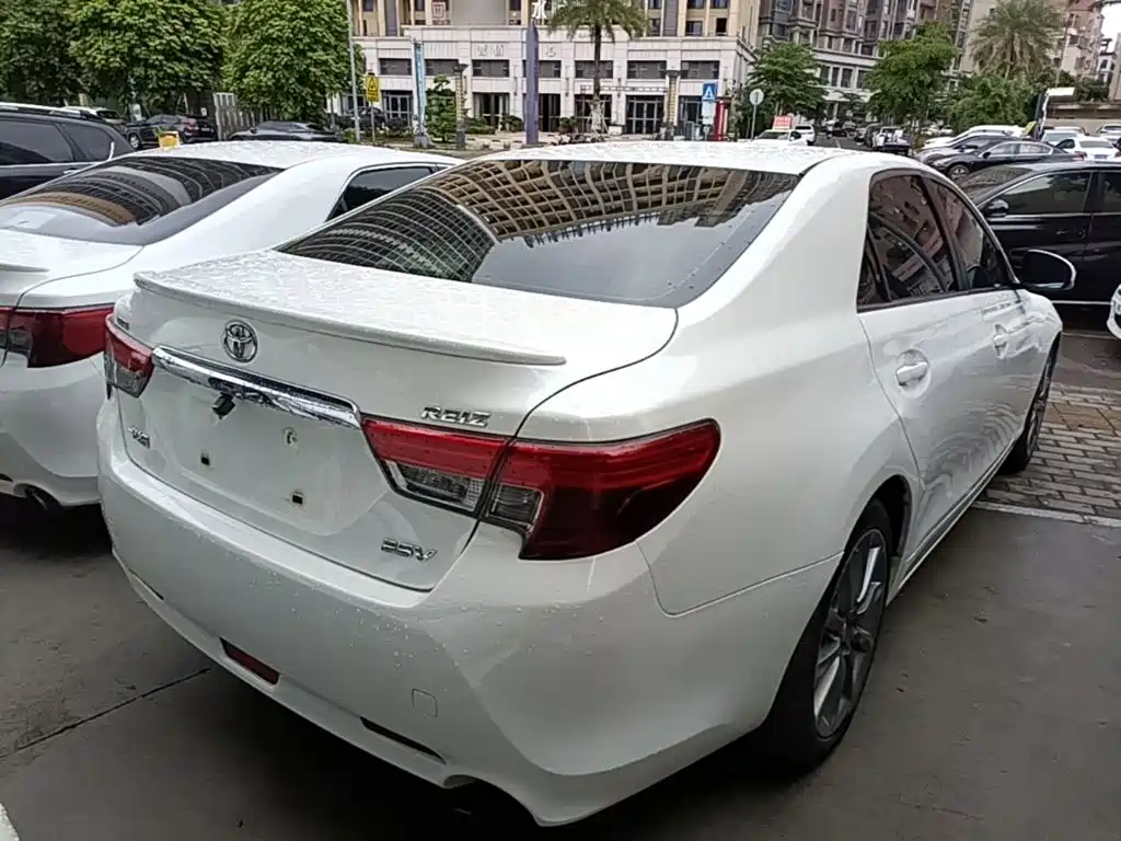 Toyota Reiz 2013 2.5V