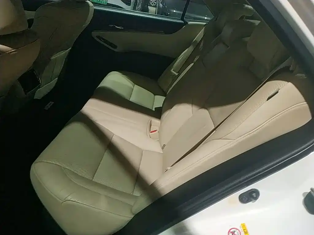 Toyota Crown — миниатюра 17