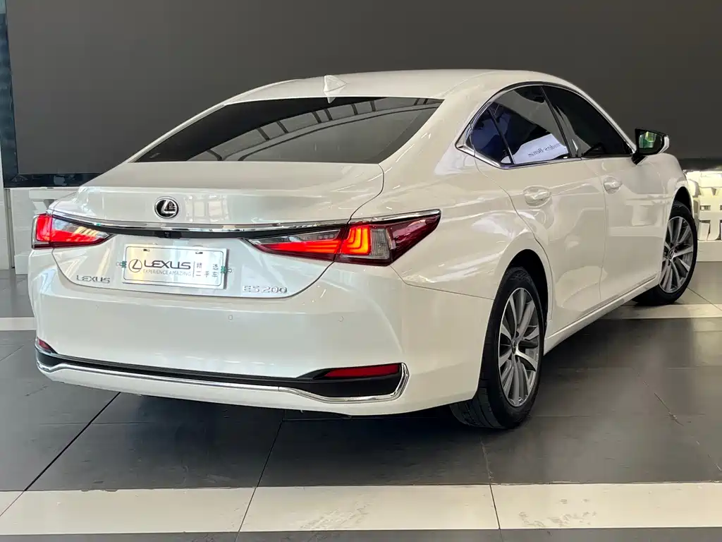 Lexus ES — миниатюра 4