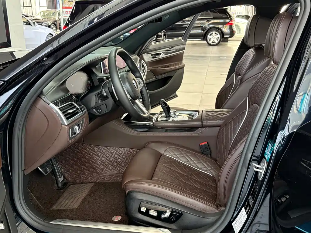 BMW 7 Series — миниатюра 8