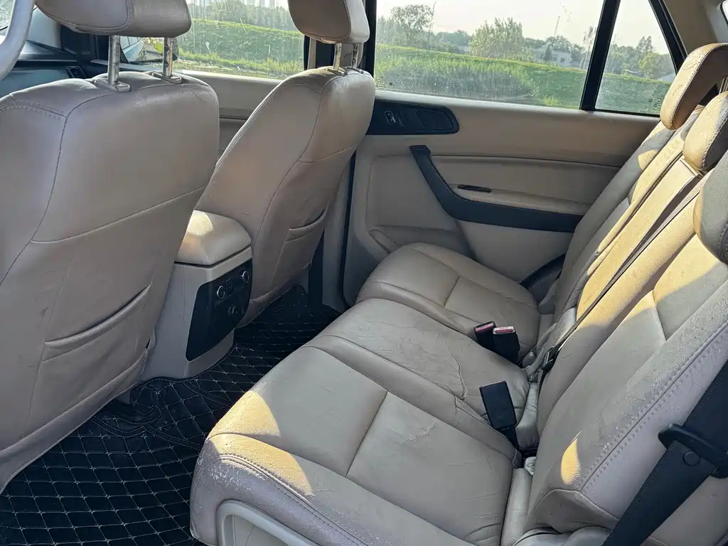Ford Everest — миниатюра 8