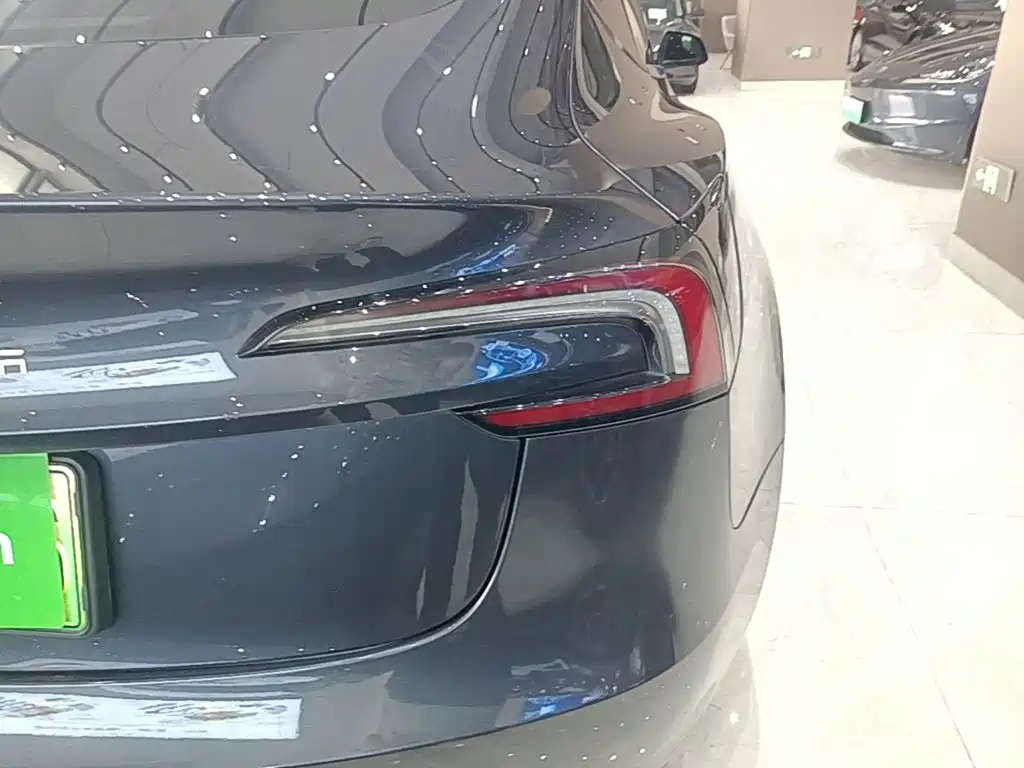 Tesla Model 3 — миниатюра 8