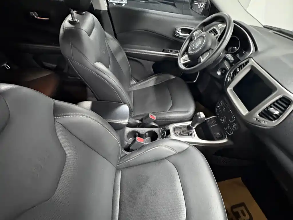Jeep Compass — миниатюра 7