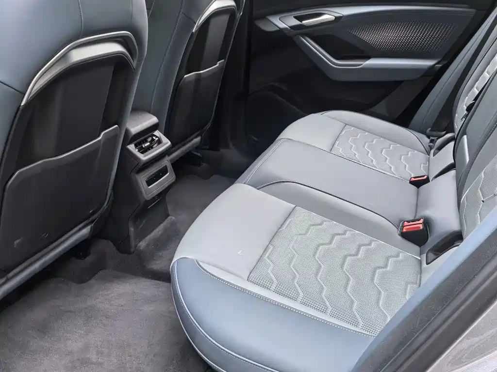 Audi Q6L e-tron — миниатюра 7