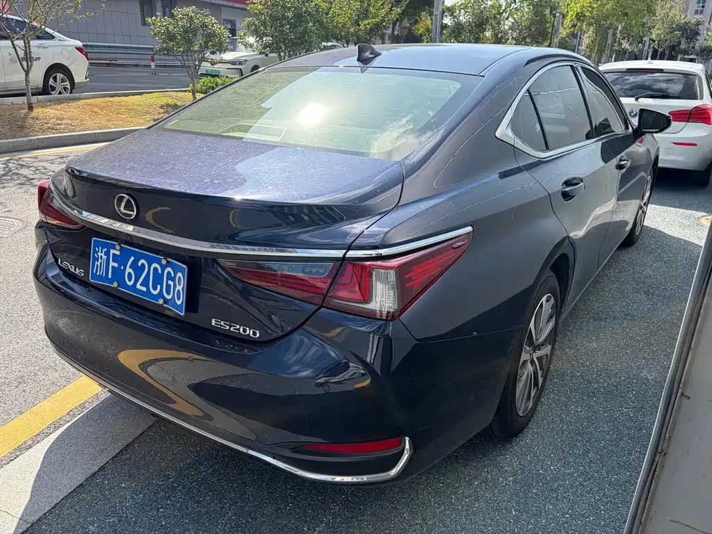 Lexus ES — миниатюра 11