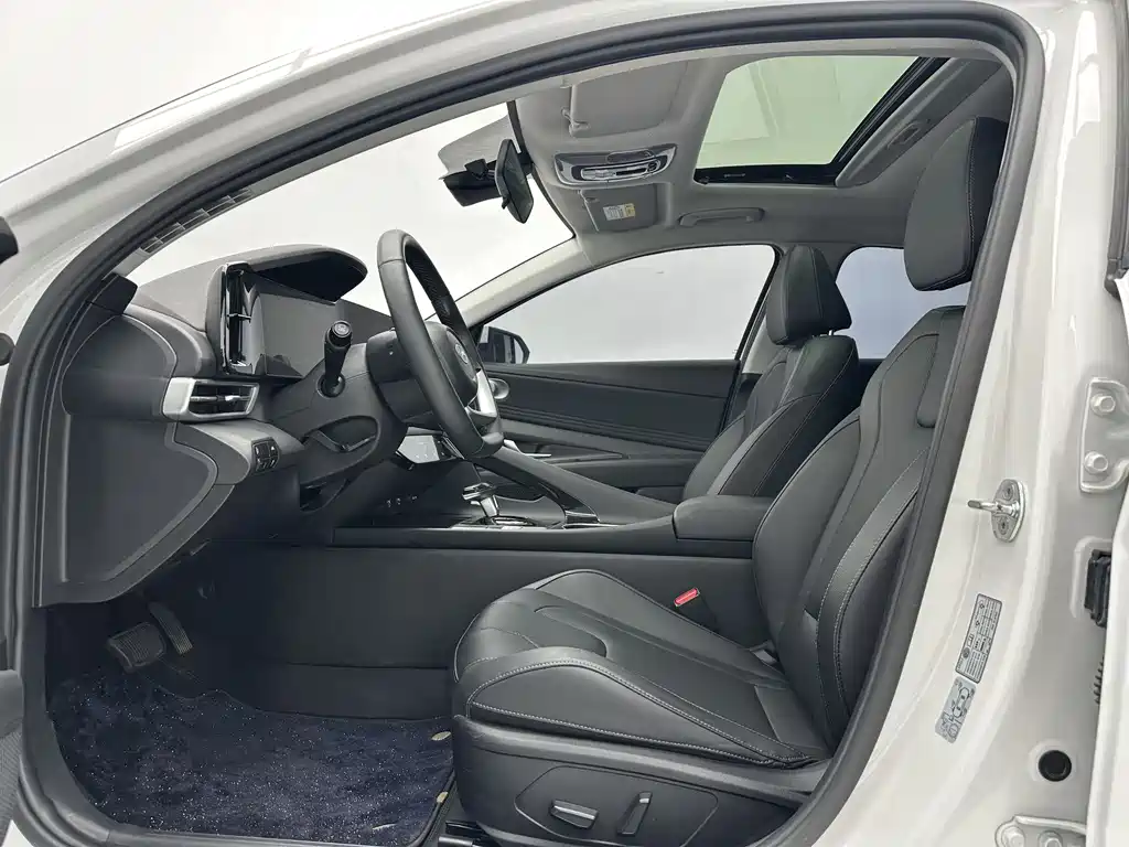Hyundai Elantra 2022 1.5L CVT LUX Luxury