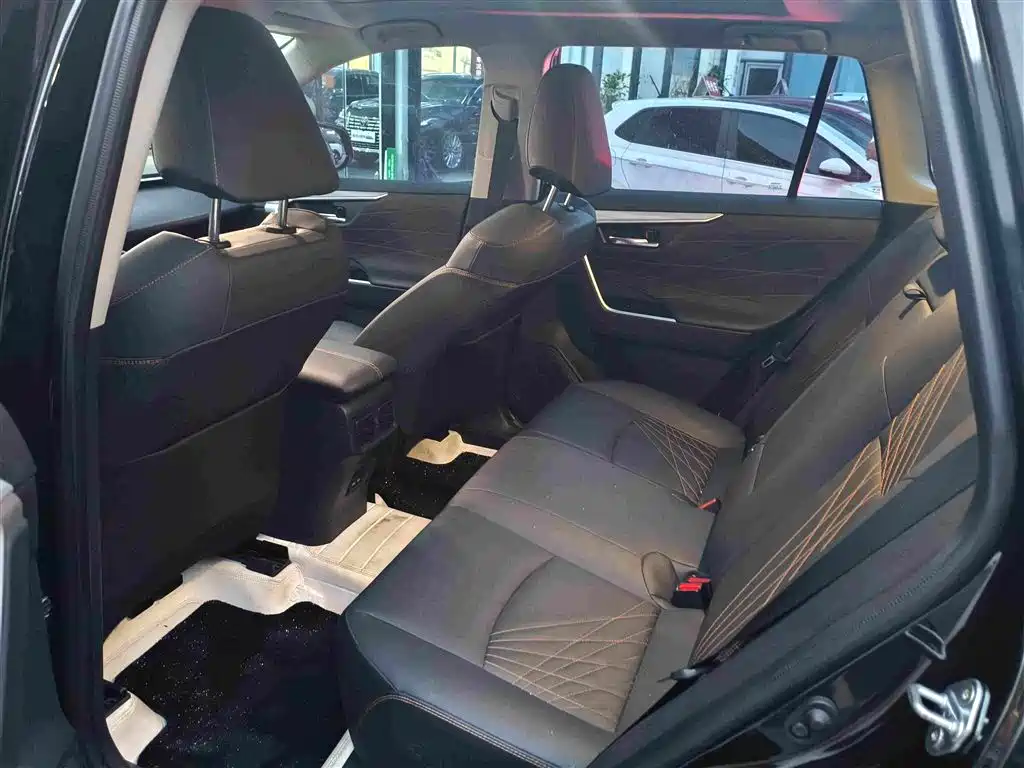 Toyota RAV4 — миниатюра 6
