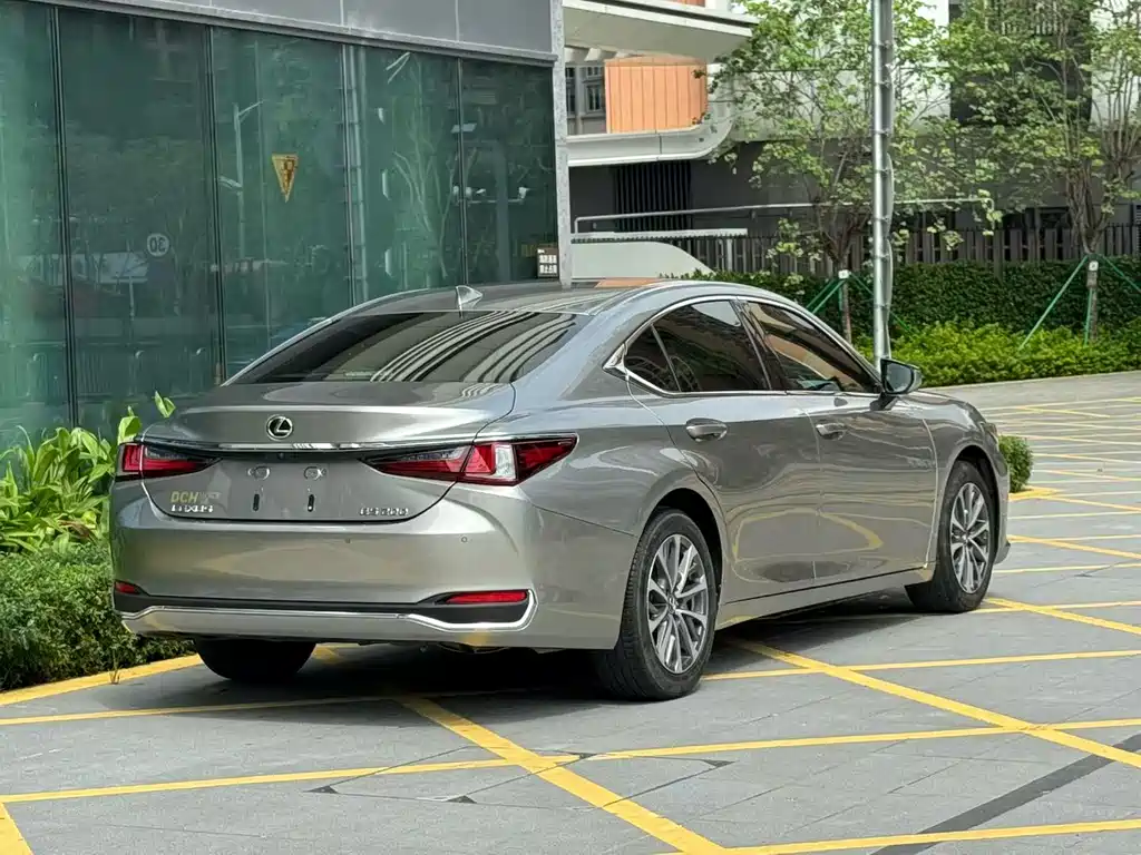 Lexus ES 2023 200 Luxury