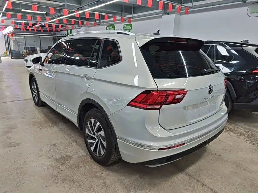 Volkswagen Tiguan L PHEV — миниатюра 5