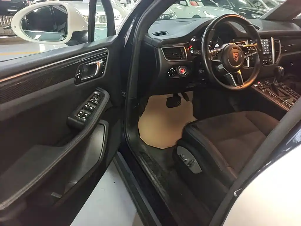 Porsche Macan — миниатюра 16