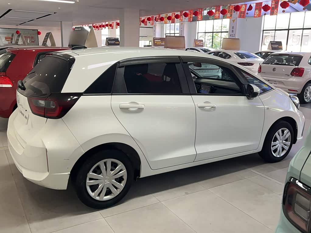 Honda Fit 1.5 л 2021 г. Белый, пробег 48099 км