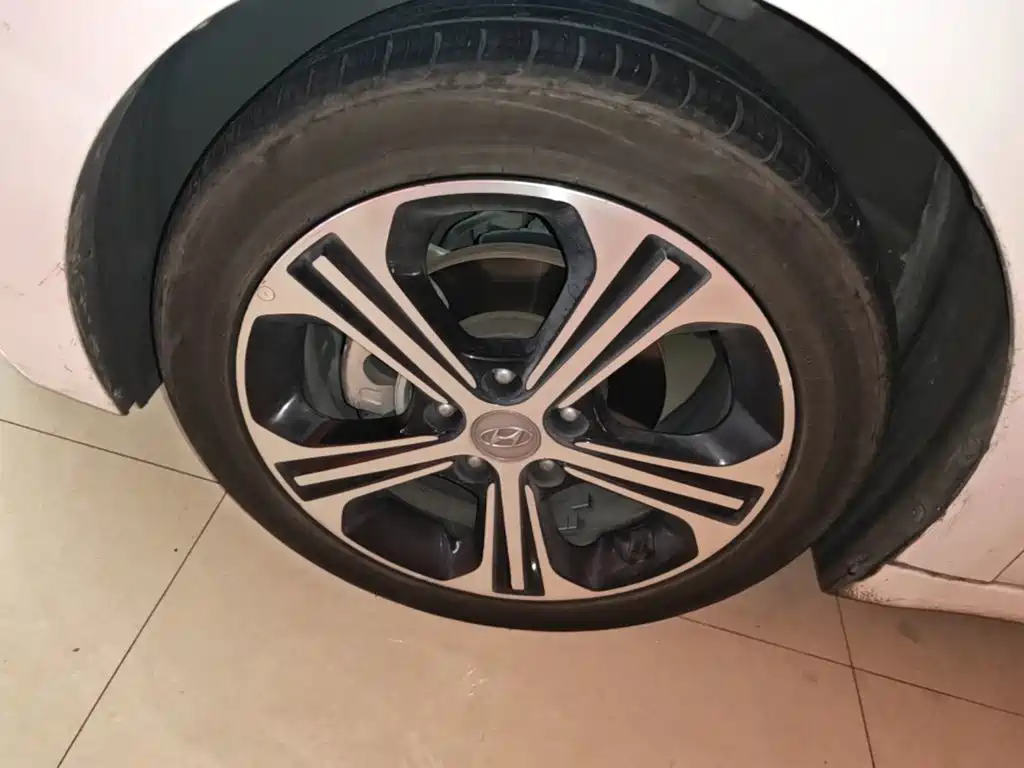 Hyundai Elantra — миниатюра 23