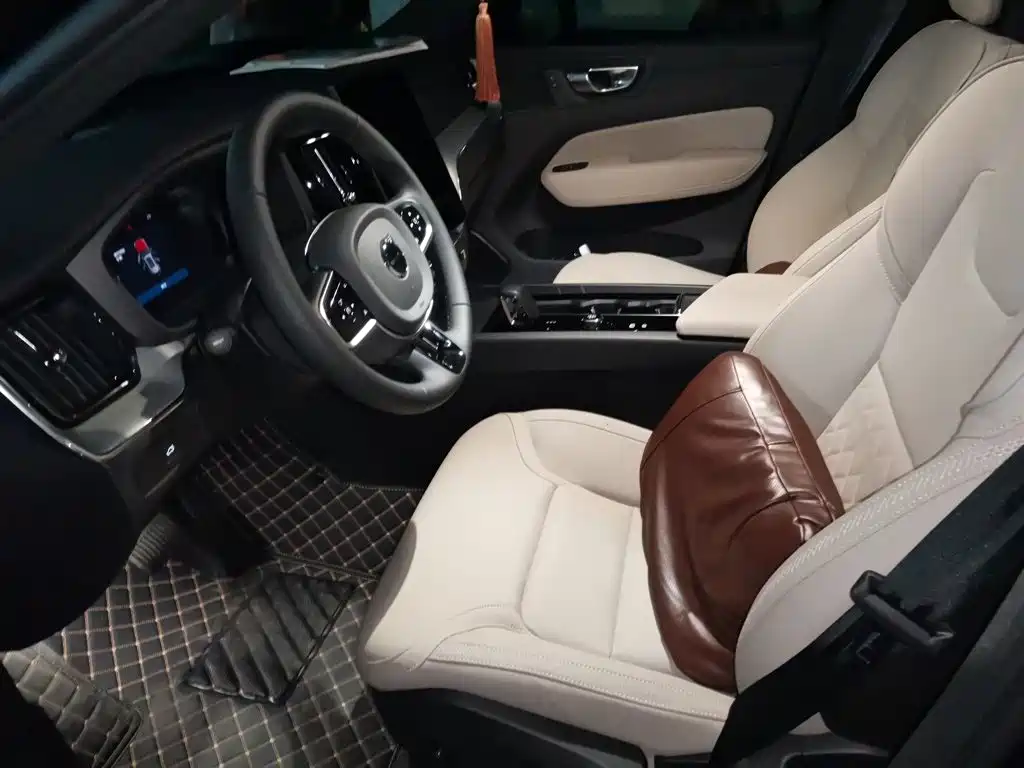 Volvo XC60 — миниатюра 11