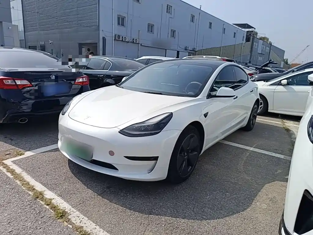 Tesla Model 3 — миниатюра 2