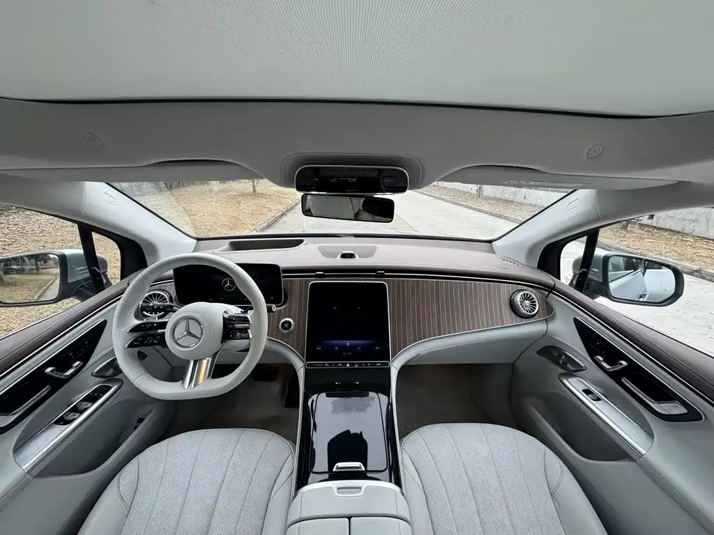 MERCEDES-BENZ EQE SUV