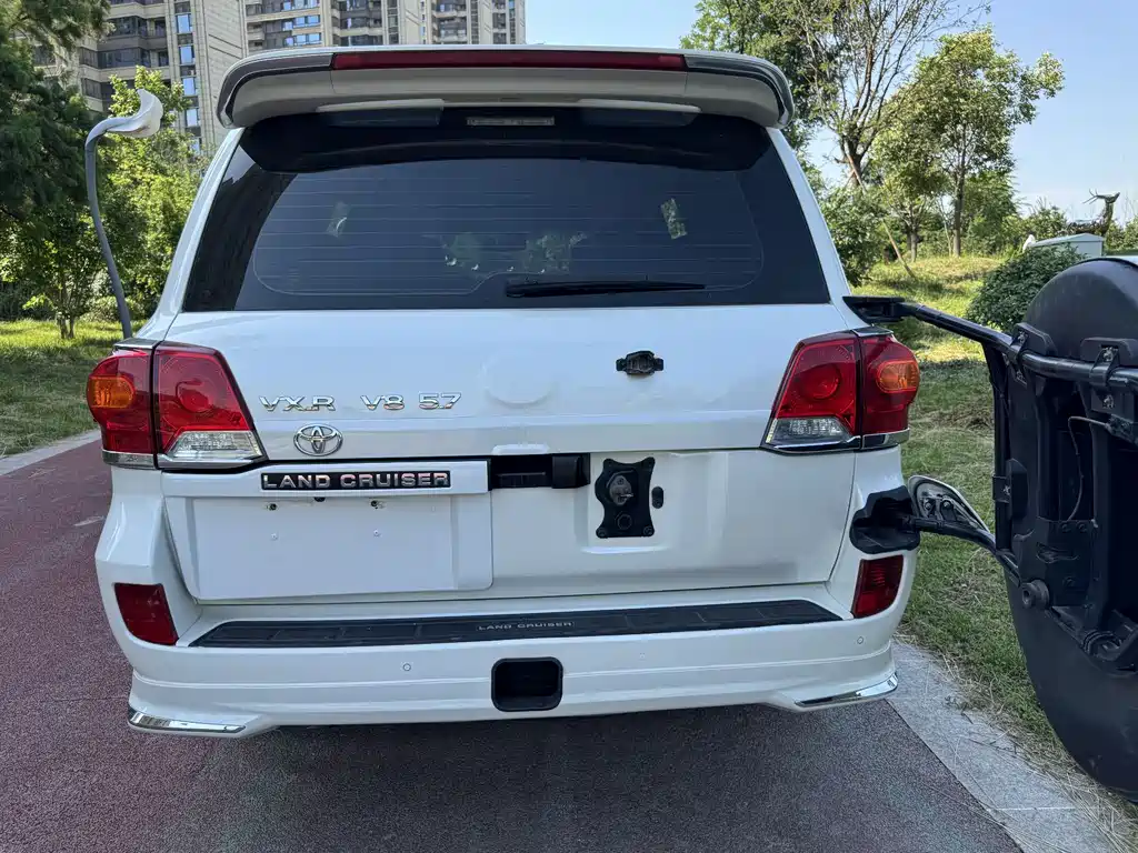 Toyota Land Cruiser 2015 5.7L