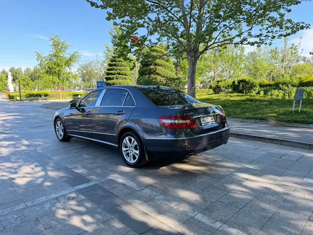 Mercedes-Benz E-Class E 2010 E 300 L Fashion