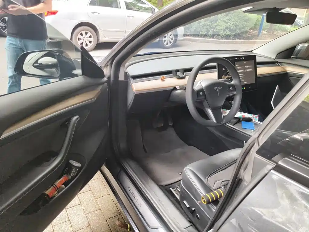 Tesla Model 3 — миниатюра 17