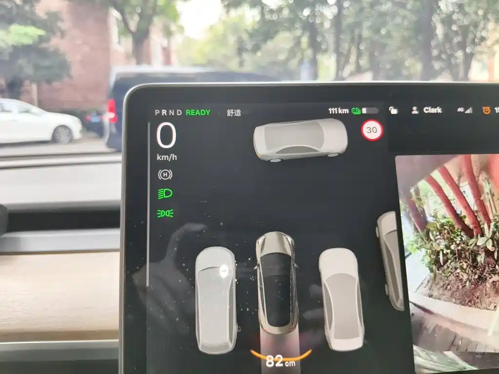 Tesla Model 3 — миниатюра 12