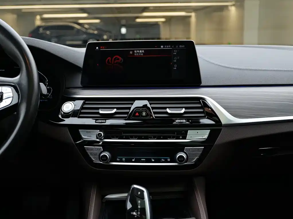 BMW 5 Series New Energy — миниатюра 22
