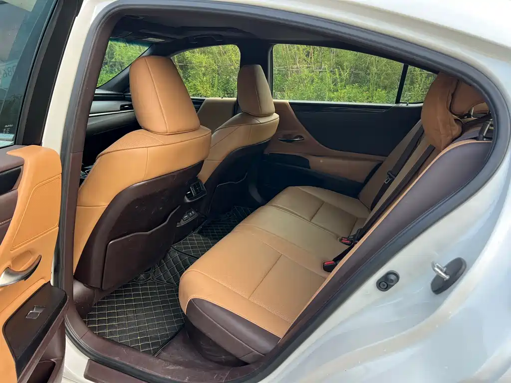 Lexus ES — миниатюра 6
