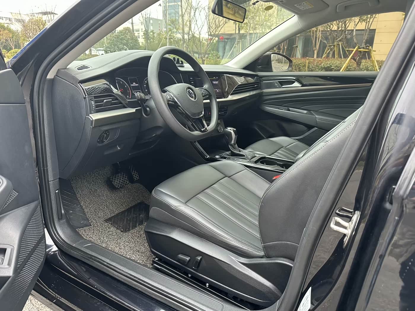 Volkswagen Passat 1.4 л 2022 г. Чёрный, пробег 50000 км